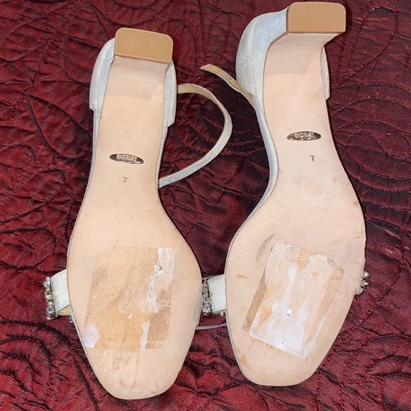 Badgley Mischka Alexa Embellished Bock Heel Sandals. SZ 7 - Picture 5 of 5